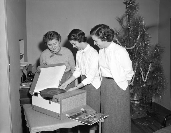 f5374a8bc08640a08aa24f76ea681fab-christmas-past-retro-christmas